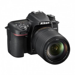 NIKON D7500 BODY + 18-140 + SD 8GB 300x