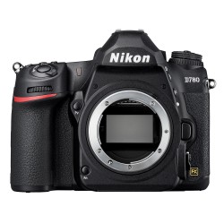 NIKON D780 BODY + SD 64GB